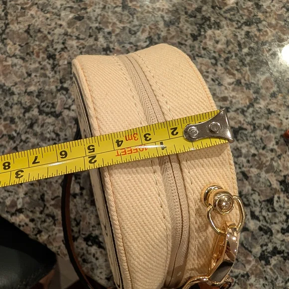 Burberry Goddess Round Crossbody Bag in Beige - Picture 11 of 11